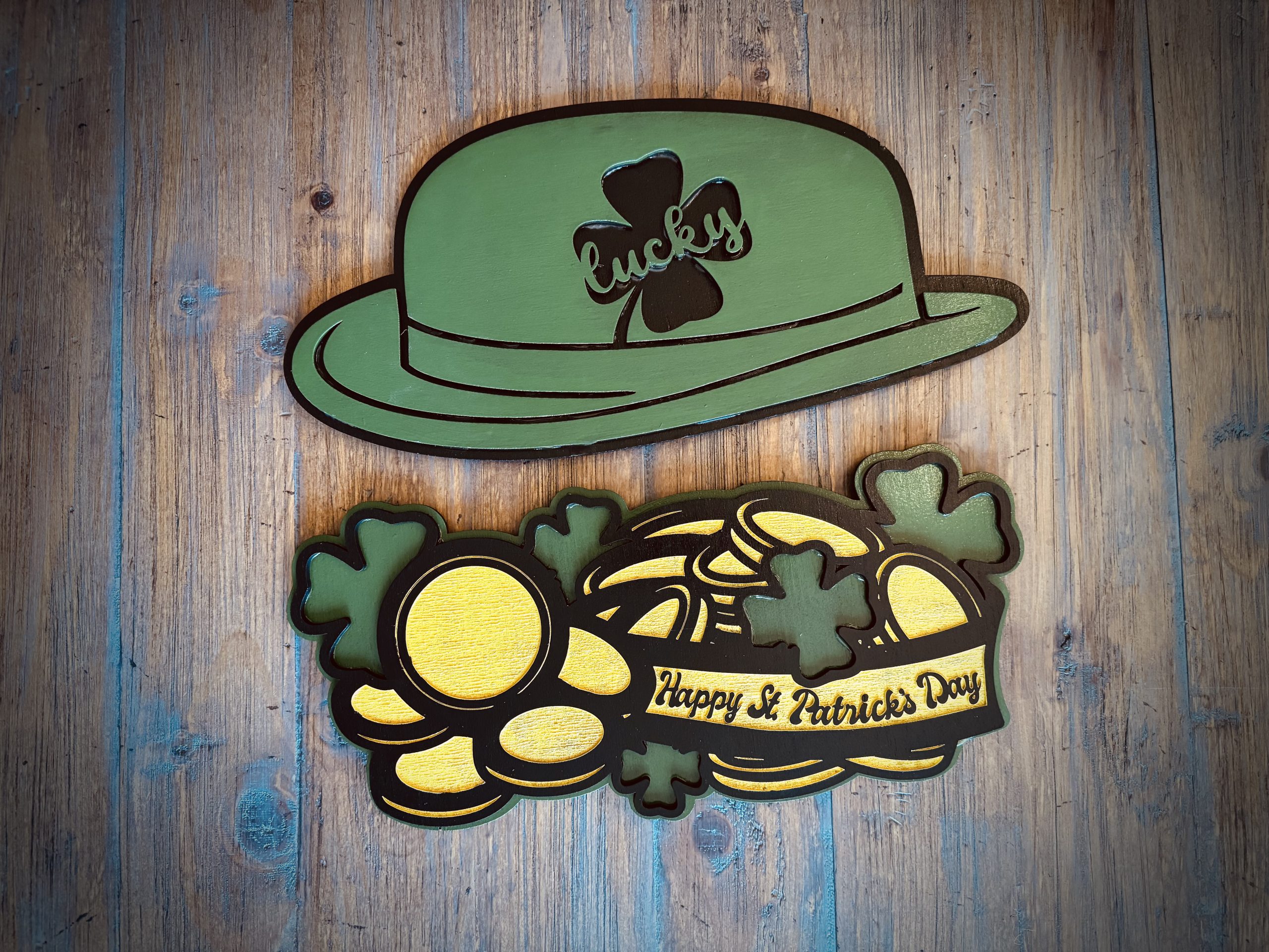 Interchangeable EverWreath St. Patrick’s Day plate set with a green lucky hat, shamrocks, gold coins, and a “Happy St. Patrick’s Day” banner on a wood background
