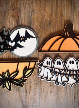 EverWreath Pumpkin Spice Bundle with interchangeable Halloween plate set and pumpkin plate set on a wood background